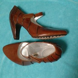 TSUBO  Chestnut Brown Heels  sz 6.5 B